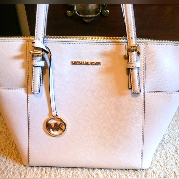 Michael Kors leather purse - Picture 10 of 10